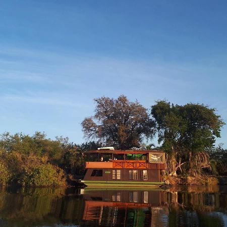 Kubu Queen Houseboat Hotel Shakawe Kültér fotó