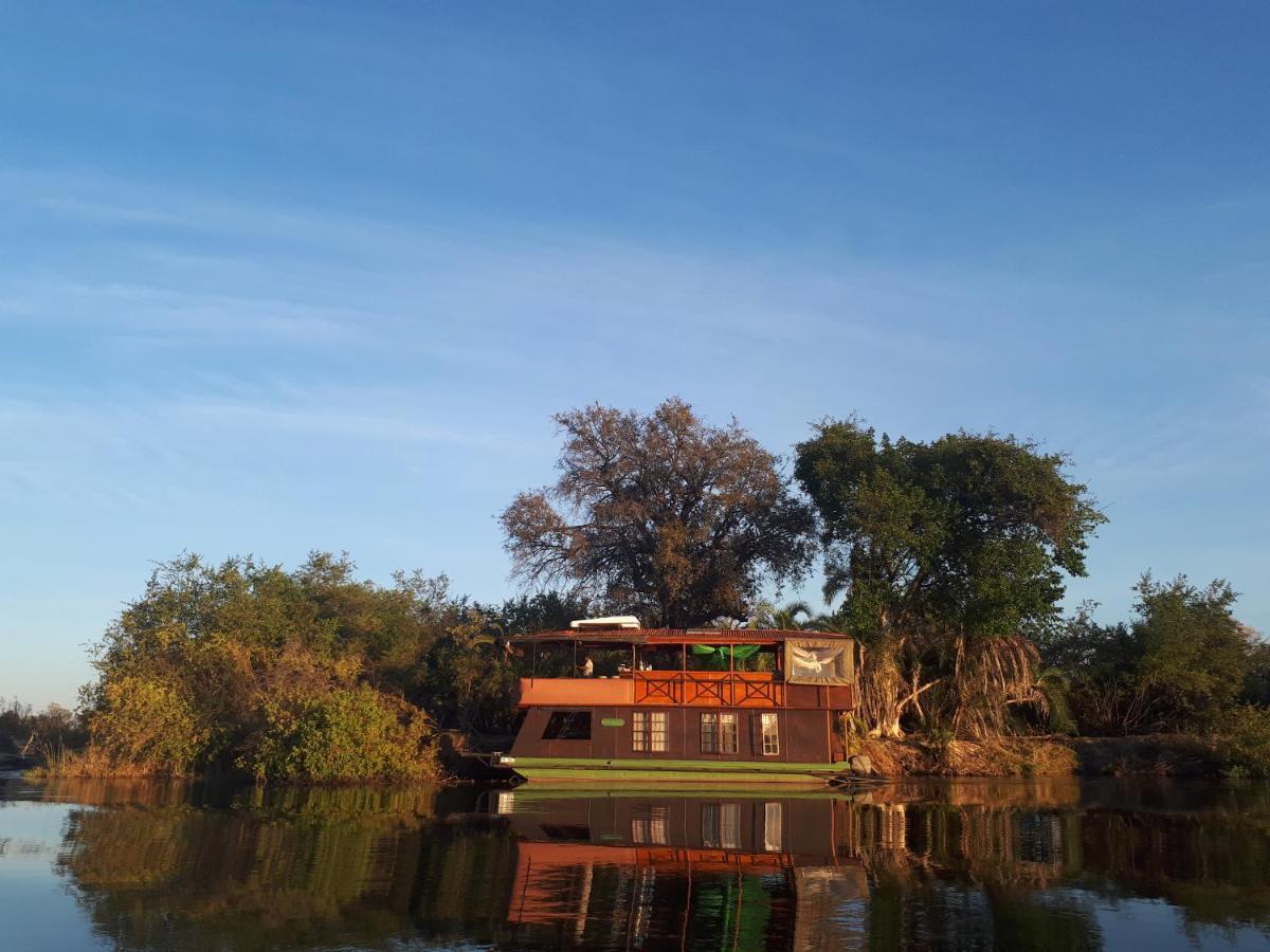 Kubu Queen Houseboat Hotel Shakawe Kültér fotó